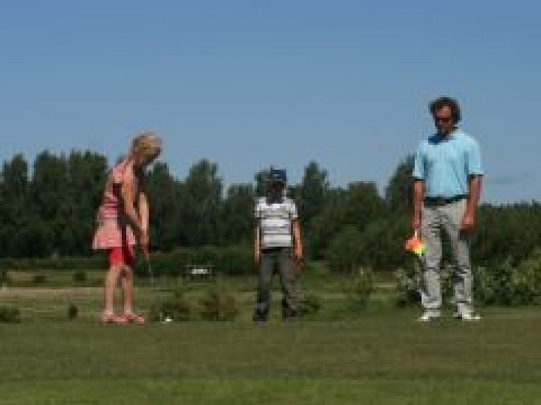 Aicina pieteikties bezmaksas vasaras Golfa skolai bērniem