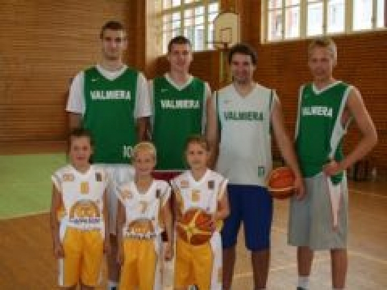 BK "Valmiera" viesojas pie SK "Liepkalni" basketbolistēm