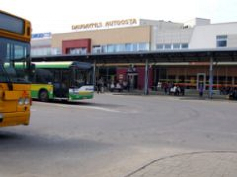 Pasažieru plūsma autobusos Daugavpilī samazinājusies par 15-20%