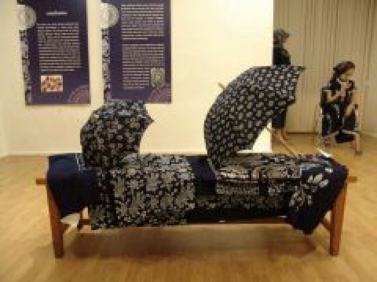No šodienas Cēsu Izstāžu namā skatāma Ķīnas batikas māksla