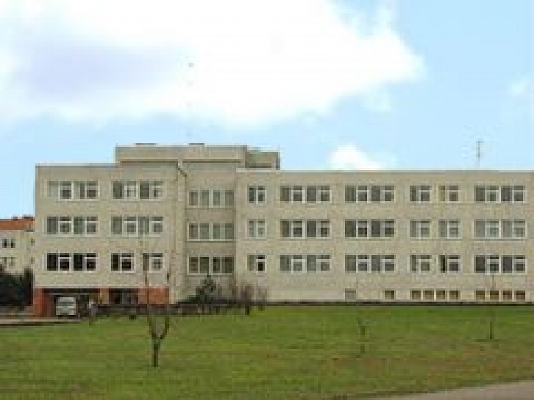 Valmieras 2.vidusskola turpina uzņemt skolēnus no 1. līdz 12.klasei