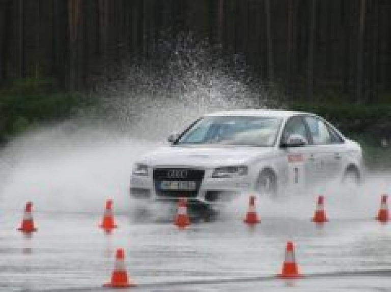 DBS autoskola – B kategorijas kursi un droša braukšana poligonā