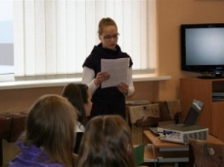 Valmieras Valsts ģimnāzijas skolēni uzstājās Jāņa Grestes pētniecisko darbu lasījumos