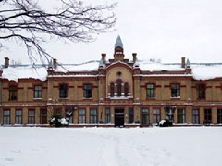 Valmieras Valsts ģimnāzijā viesosies Daugavpils Universitātes rektors  Arvīds Barševskis