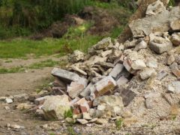 Ja Magonis ēku Baltezerā nedemontēs laikus, Ādažu dome to nojauks