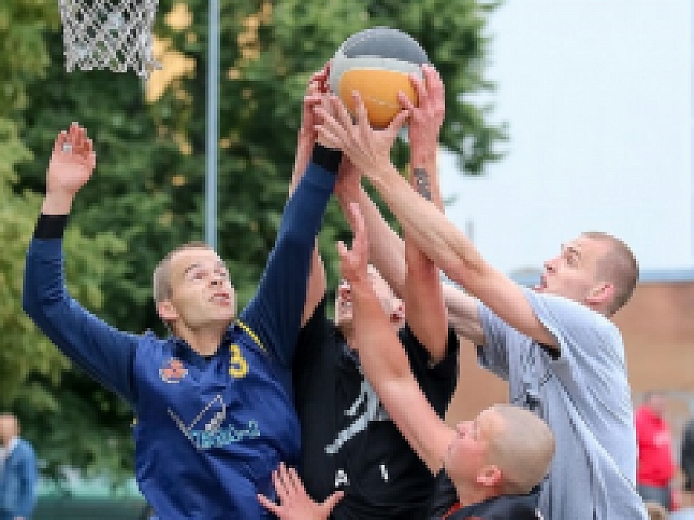 "Bruģa bumbas" posmā pasniegs kausus čempioniem