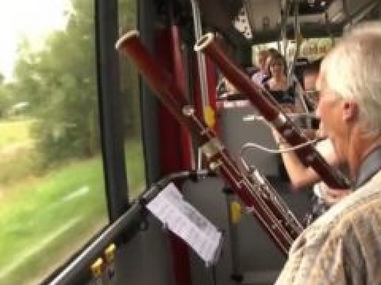 Vidzemes TV: Pilsētas svētku ietvaros Valmierā kursē muzikālie autobusi