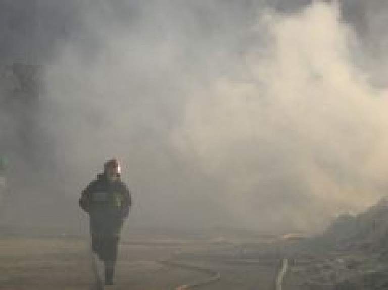 Demenes pagastā aizdegusies dzīvojamā māja