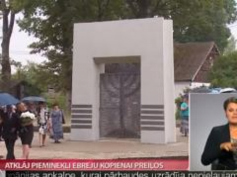 Atklāj pieminekli ebreju kopienai Preiļos