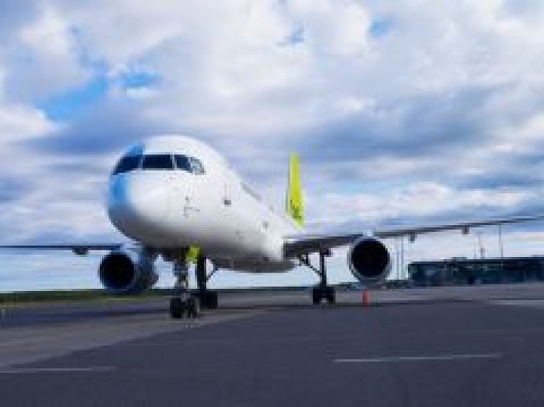 Norvēģijas tiesa nolemj paturēt apcietinājumā reibumā aizturētos "airBaltic" lidmašīnas apkalpes locekļus