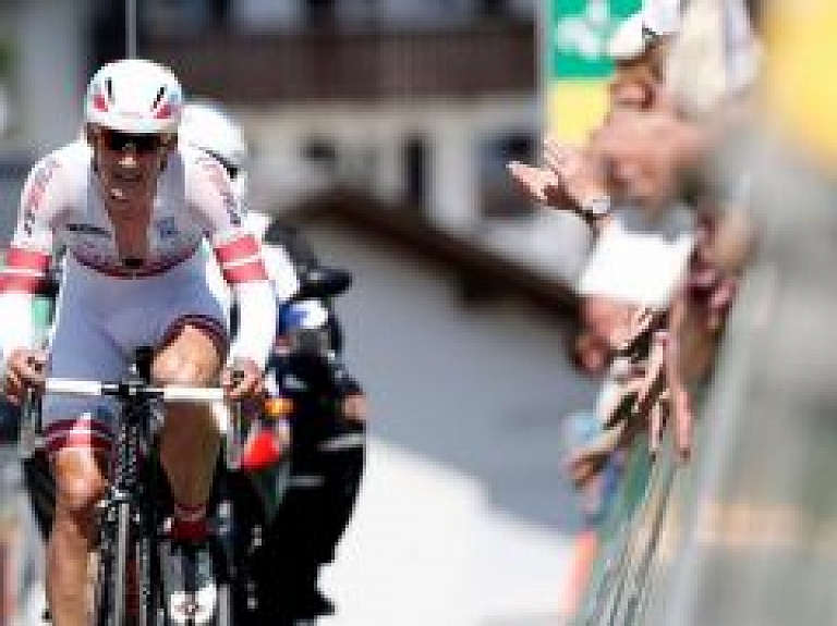 Smukulis finišē ar līderiem arī "Eneco Tour" velobrauciena posmā