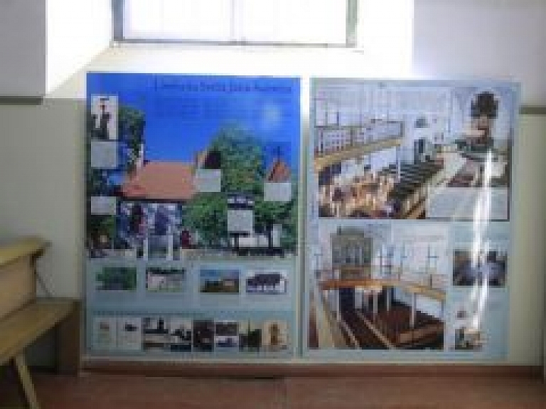 Limbažu baznīcā jauni informatīvie stendi