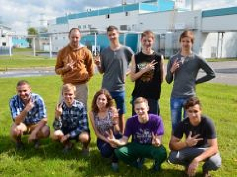 "Valmieras stikla šķiedra" šovasar piedāvāja darbu 22 jauniešiem