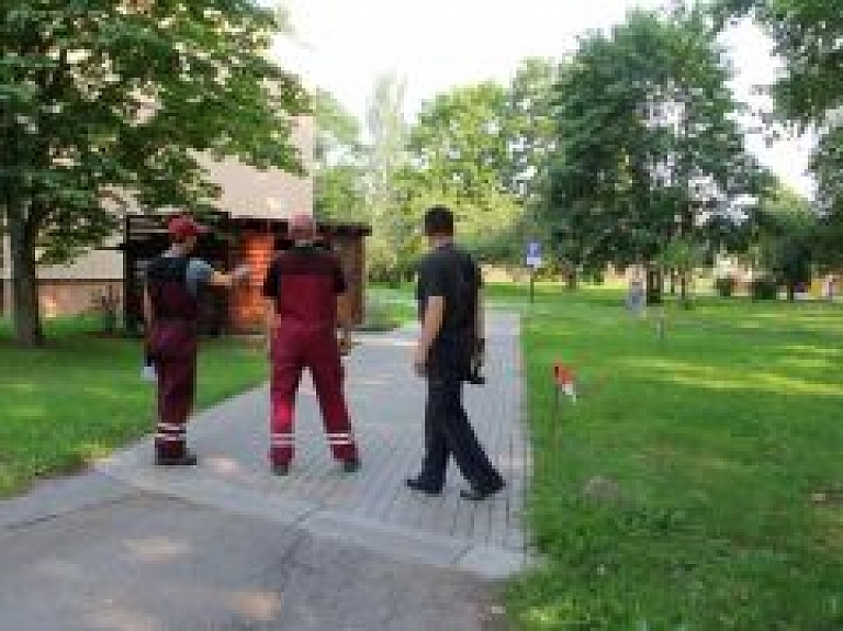 Pie Carnikavas parka notiek elektrolīnijas remontdarbi