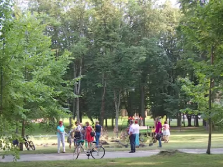 Latgales Reģionālā TV: Ludzas pilsētas parkā iestādīti jauni koki