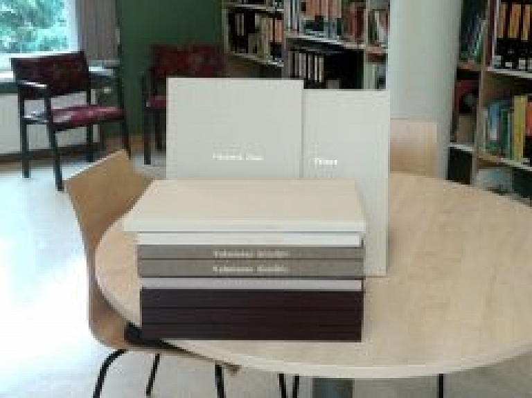 Bibliotēkā novadpētniecības krājumu papildina laikraksti "Tālava", "Valmieras Vēstis" un "Valmieras Ķīmiķis"