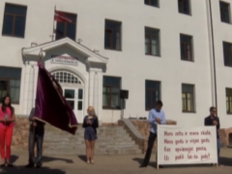 Vidzemes TV: Madonieši neatbalsta ieceri apvienot Madonas 1. un 2.vidusskolu