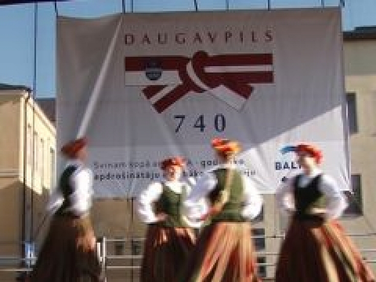 Daugavpils mikrorajonos notiek pilsētas svētku koncerti