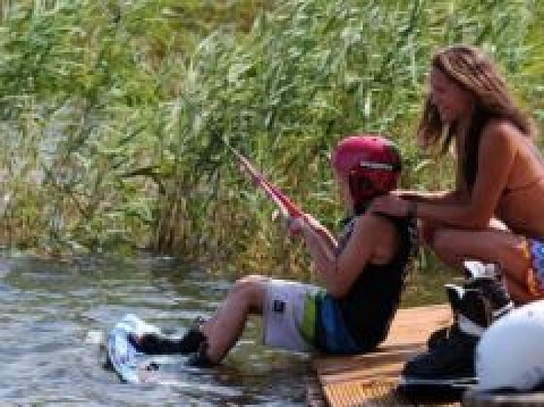 Liepājas "BB wakepark" bērnu veikborda skoliņa darbosies visu vasaru