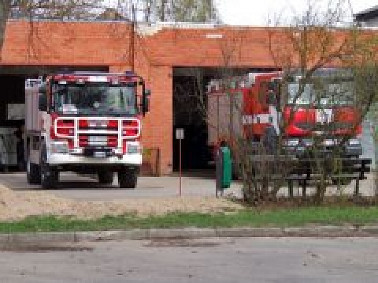 Daugavpilī aizdedzies šķūnis