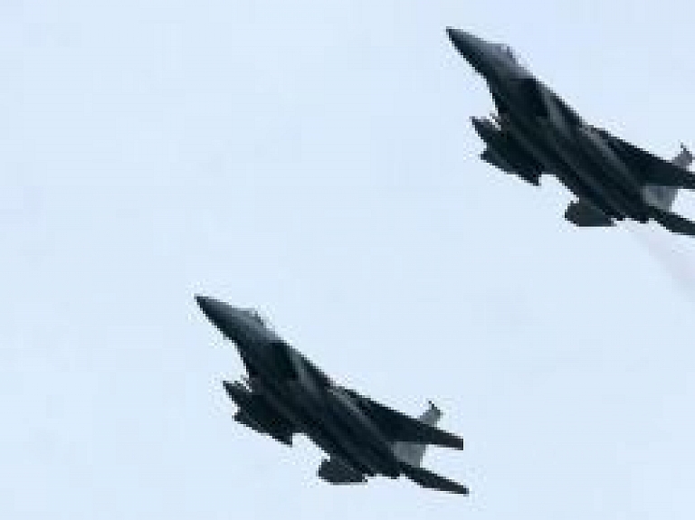 Militārie gaisa kuģi veiks zemos lidojumus Vidzemē