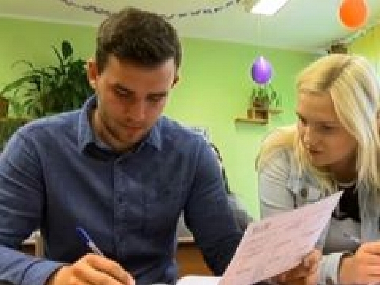 Vidzemes TV: Valmieras Pārgaujas ģimnāzijā matemātika tiek mācīta vadoties pēc skolēna zināšanu līmeņa