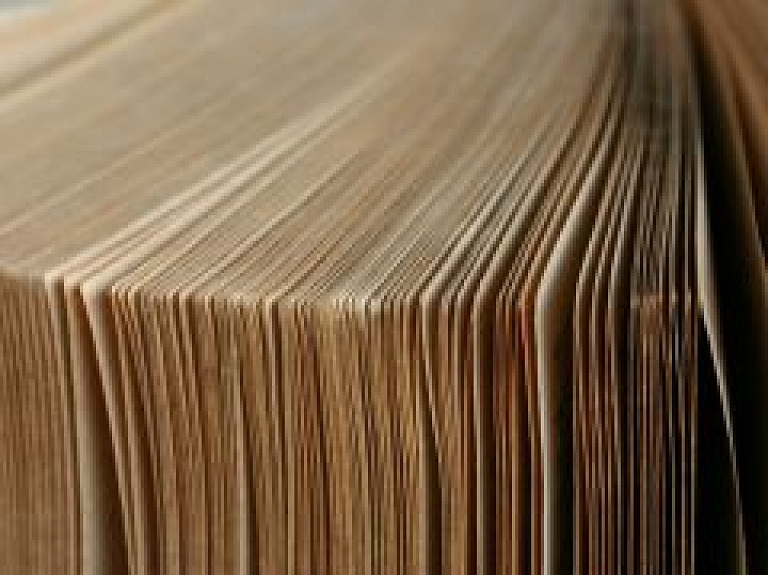 Aicina darbā galveno bibliogrāfu un galveno bibliotekāru