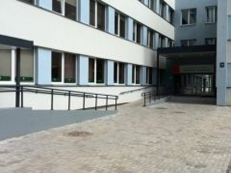 Sakopta Vidzemes slimnīcas apkārtne un sakārtota vides pieejamība