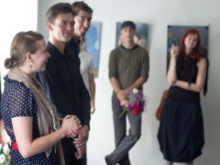 DU atklās mākslas telpu "GATE 1A" un izstādi "Visi desmit"