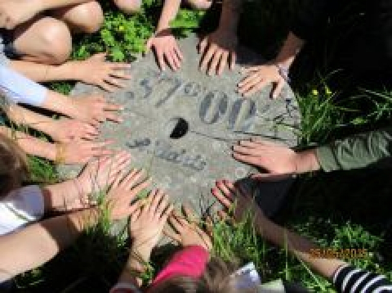 Novada mācībā skolēni iepazīst Baltinavas novada kultūrvēstures vietas