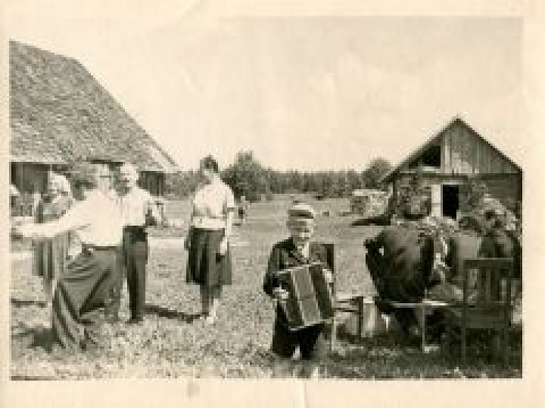 Ogres muzejā – izstāde "Padomju Jāņi"