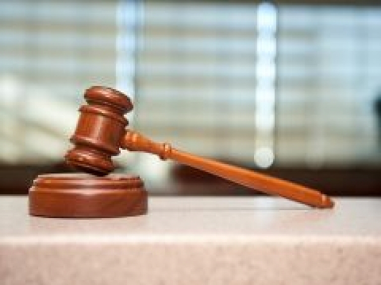 Preiļu tiesa sāks skatīt lietu par 630 eiro izkrāpšanu internetā