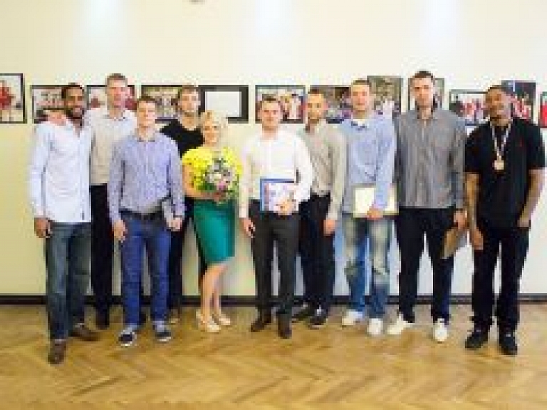 "Jēkabpils" spilgtākie sezonas mirkļi ir apskatāmi foto izstādē