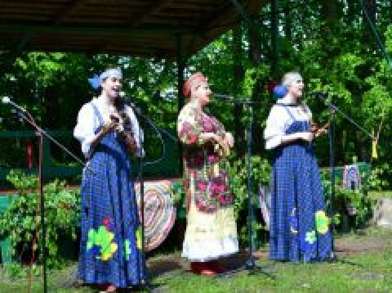 Robežniekos aizvadīts interaktīvs pasākums "Vasarsvētki".