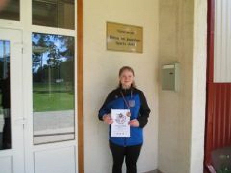 Viļakas Valsts ģimnāzijas audzēkne izcīna trešo vietu ložu šaušanā