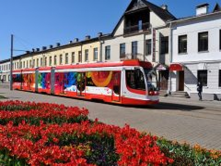 Daugavpilī sācis kursēt svētku tramvajs