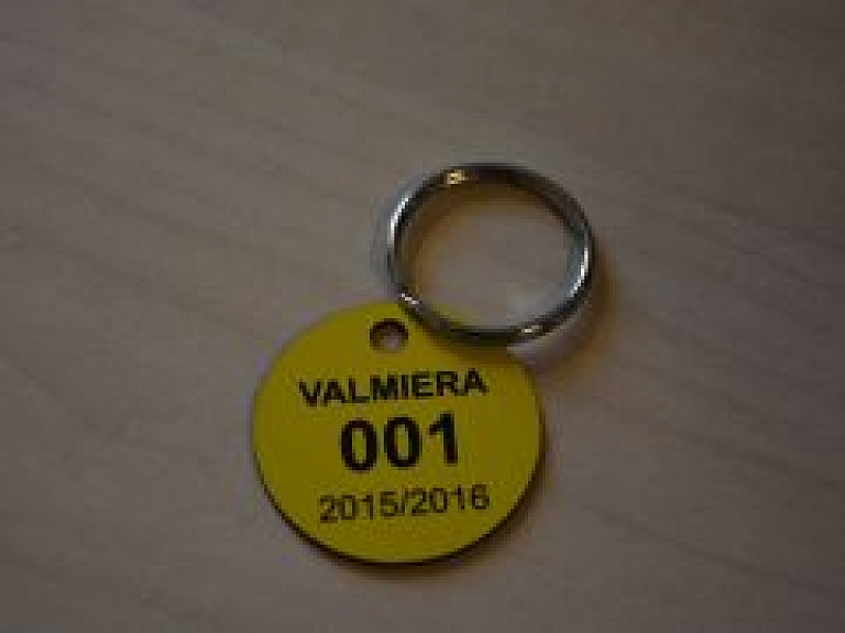 Valmierā no nākamā mēneša reģistrētajiem suņiem būs jauni žetoni