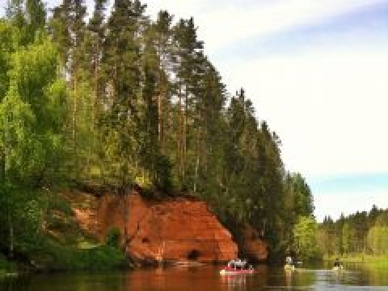 Latvijas un Krievijas mediji iepazīst ūdenstūrisma piedāvājumu Vidzemē