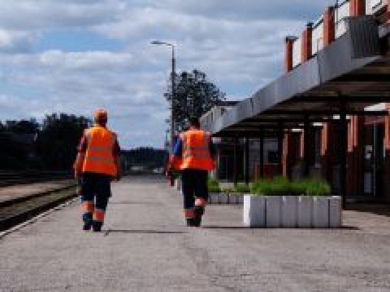 Turpina sarukt bezdarba līmenis valstī; maijā tas noslīdējis līdz 8,6%