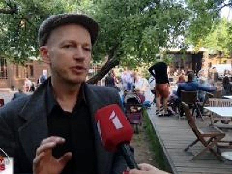 Festivāls atdzīvina tukšos Rīgas namus