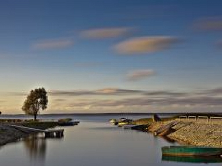 No 1.-5. jūlijam slēgs Burtnieku laivu kanālu