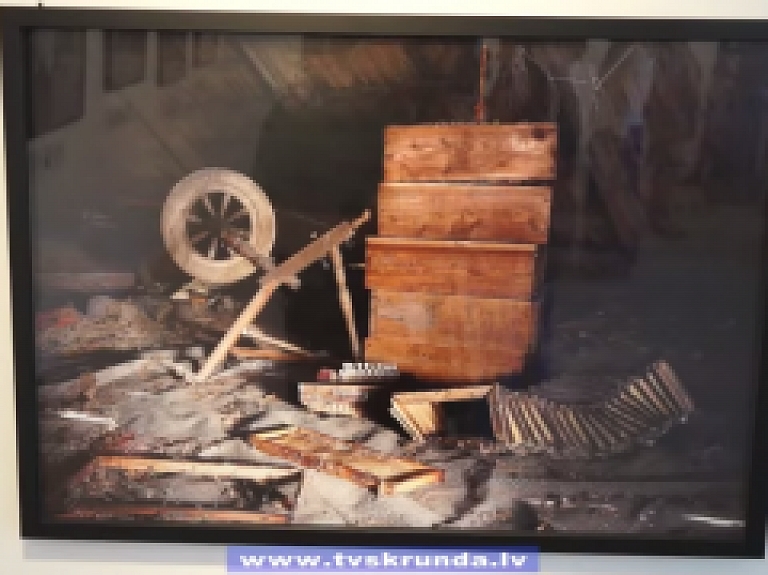 Skrundas TV: Kuldīgā atklāj foto izstādi "Tas notika"
