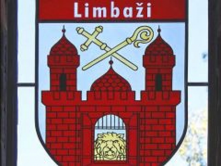 Sadraudzības pilsētas Anklamas centrā atklāts Limbažu ģerbonis