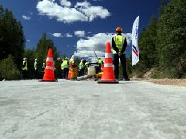 "Cemex" gatavs sadarboties ar ceļu būves uzņēmumiem betona ceļu būvēšanā Latvijā