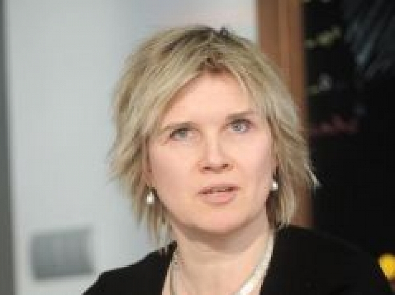 Diāna Zande tiksies ar jaunajām māmiņām un tētiem Dagdā