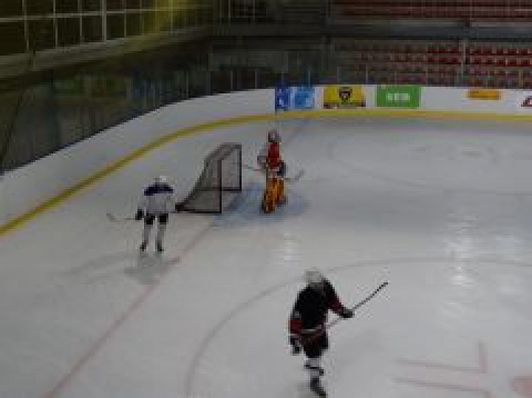 Par miljonu eiro pārdos ledus halli Rīgā