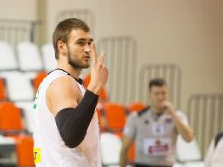Viktors Iļjins turpinās spēlēt "BK Valmiera"