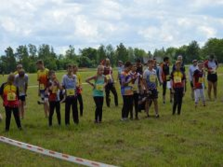 Kocēnos notiek LČ jauktajās sprinta stafetēs orientēšanās sportā
