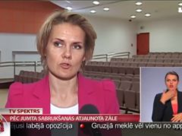 Pēc jumta sabrukšanas atjaunota zāle