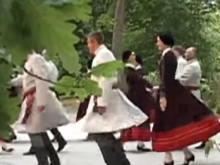 "Danči pilī" pulcē dejotājus no "pils novadiem"